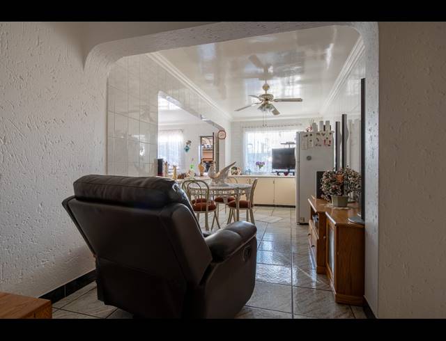 3 BEDROOM HOUSE FOR SALE IN LA ROCHELLE
